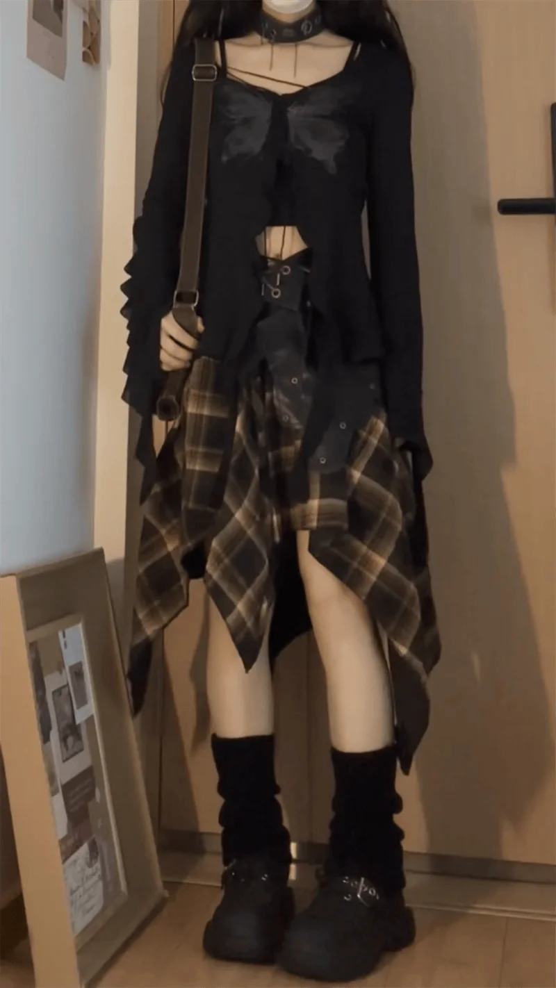 Women's A-line Plaid Skirt Vintage Aesthetic Y2k Asymmetrical Skirt Harajuku Streetwear Emo Mini Skirt 2000s Clothes Summer 2024